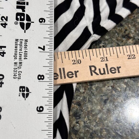 Liz Claiborne Women Top Size L Black White Striped Short Sleeve 100% Rayon Basic - Picture 6 of 6